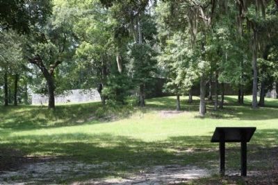 Colonial Dorchester Marker, Fort Dorchester ruins seen in background image. Click for full size.