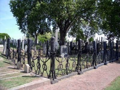 Confederate Soldiers Section.. Click for full size. Confederate Soldiers Section. image. Click for full size.