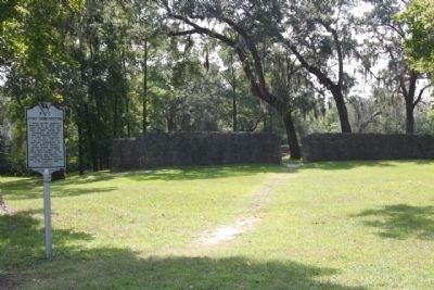 Fort Dorchester Marker, with "Tabby" Fort ruins image. Click for full size.