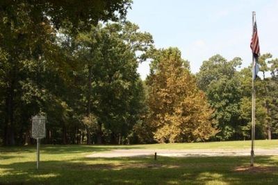 Fort Dorchester Marker, located at the west end of the parking lot image. Click for full size.