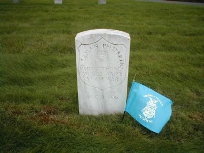Herman Pfisterer's grave marker image. Click for full size.