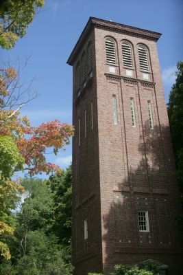 Hingham Memorial Bell Tower image. Click for full size.