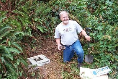 Dave Ulmer dedicating the Original Stash Tribute Plaque. Click for full size. Dave Ulmer dedicating the Original Stash Tribute Plaque image. Click for full size.