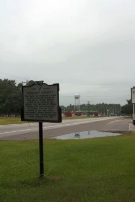 Berkeley County Marker,lookins south US 17A into Jamestown, SC image. Click for full size.