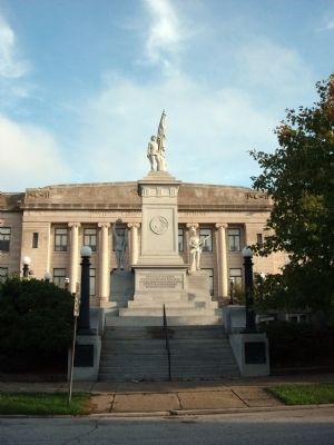 Front Full View - - Civil War Memorial image. Click for full size.