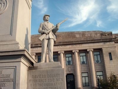 Right Statue - - Civil War Memorial image. Click for full size.