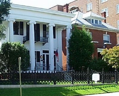 Judge Asa Holt House image. Click for full size.