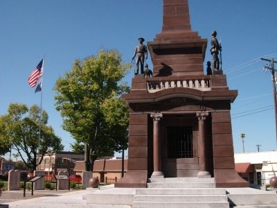 East Side - - Base of Knox County Civil War Memorial image. Click for full size.