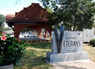 Clinton Veterams Monument Marker<br>Old Clinton Depot in Rear image. Click for full size.
