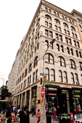 Lincoln Building image. Click for full size.