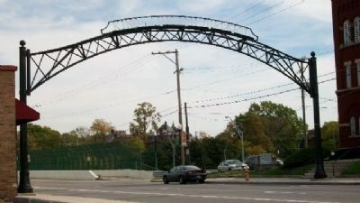 King Lincoln District Arch image. Click for full size.