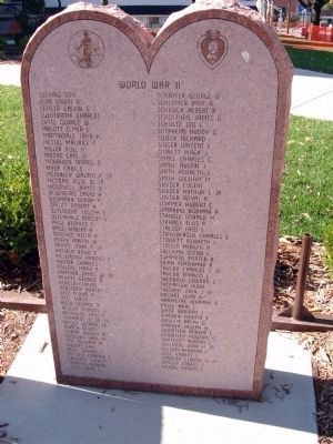 Stone Memorial - - "World War II" - ("L" - "Z") image. Click for full size.