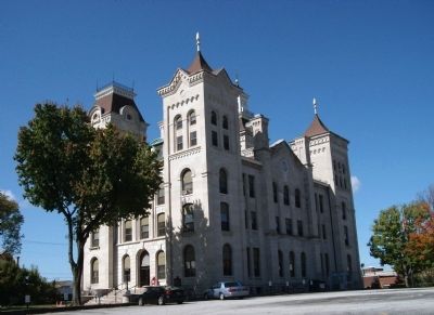 North East Corner - - Knox County Courthouse image. Click for full size.