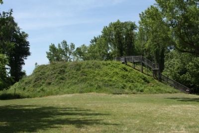 Fort Watson / Indian Mound as seen today image. Click for full size.