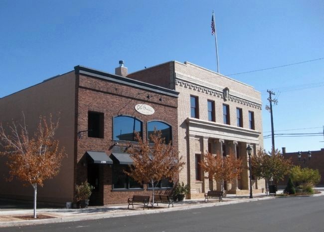 Reed-Meneley Insurance Building (with Second Farmer's Bank of Carson Valley adjacent on the right) image. Click for full size.
