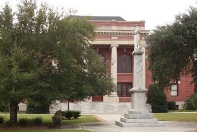 Confederate Monument at the Clarendon County Courthouse image. Click for full size.