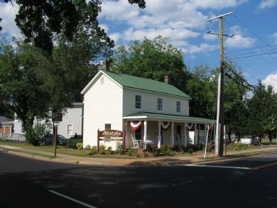 Marker and the Katie Hooe House image. Click for full size.