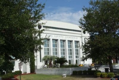 Ware County Courthouse image. Click for full size.