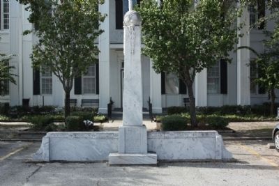 Clinch County WW II Memorial at the Courthouse image. Click for full size.