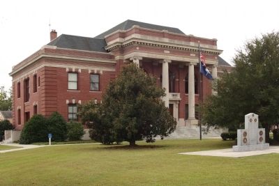 Clarendon County Veterans Memorial at the courthouse image. Click for full size.