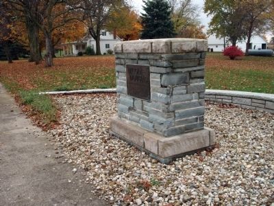Wide View - - Lincoln - Douglas Marker. Click for full size. Wide View - - Lincoln - Douglas Marker image. Click for full size.