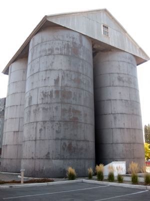 Minden Flour Milling Company Silos image. Click for full size.