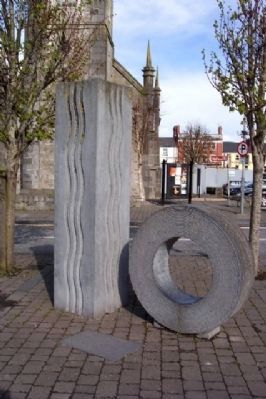 "River Fort" Marker and Sculpture image. Click for full size.