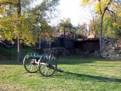 Nearby Civil War gun image. Click for full size.