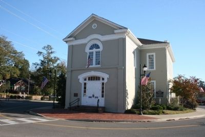 Shelby County Courthouse & Marker. Click for full size. Shelby County Courthouse & Marker image. Click for full size.
