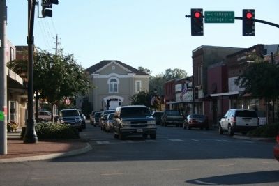 Downtown Columbiana and the Old Shelby County Courthouse image. Click for full size.