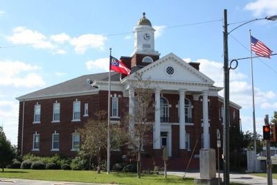 Bacon County Marker and Courthouse image. Click for full size.