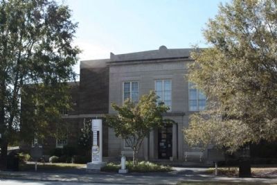 Coffee County Marker and Courthouse. Click for full size. Coffee County Marker and Courthouse image. Click for full size.
