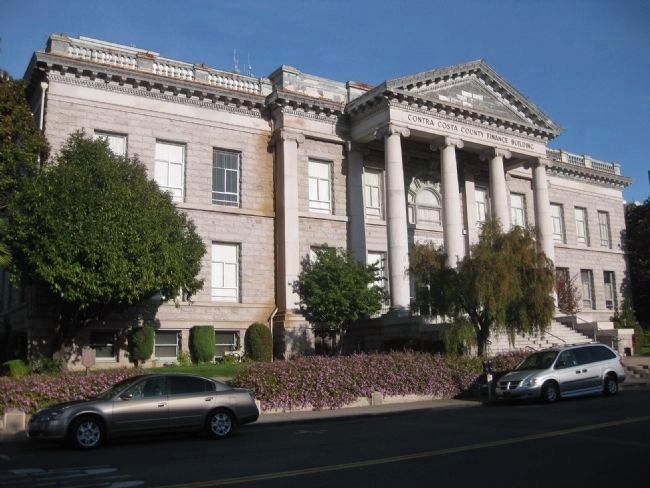 Contra Costa County Courthouse image. Click for full size.