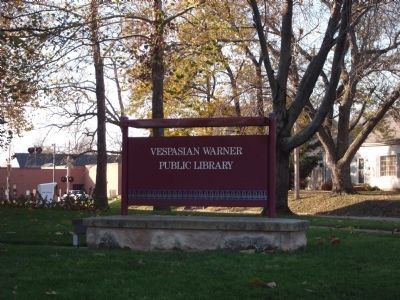 Sign - Vespasian Warner Public Library. Click for full size. Sign - Vespasian Warner Public Library image. Click for full size.