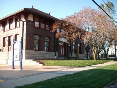Vespasian Warner Public Library -&- Marker. Click for full size. Vespasian Warner Public Library -&- Marker image. Click for full size.