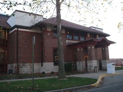 'Quincy Street' Entry - - Vespasian Warner Public Library. Click for full size. 'Quincy Street' Entry - - Vespasian Warner Public Library image. Click for full size.