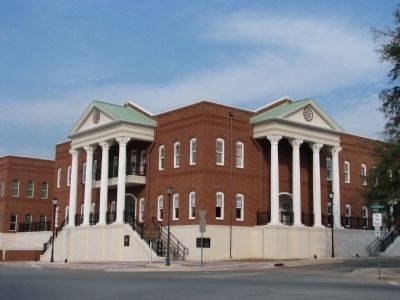 Gilmer County Courthouse image. Click for full size.