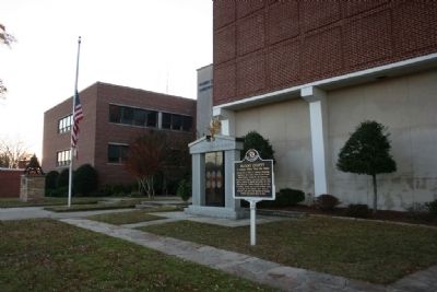 Blount County Marker On The Courthouse Grounds. Click for full size. Blount County Marker On The Courthouse Grounds image. Click for full size.