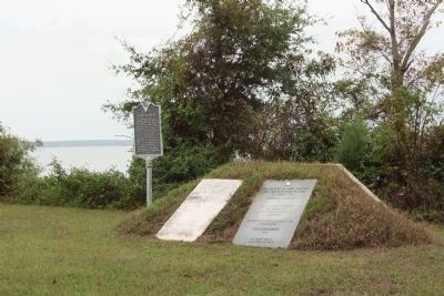 Swamp Fox Marker (center) along with Fort Watson markers image. Click for full size.