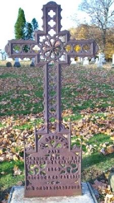 Clarice Girard Grave Marker in French image. Click for full size.