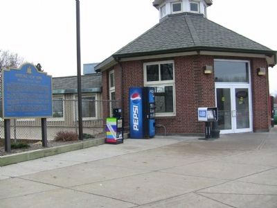 Entrance to the right of marker.. Click for full size. Entrance to the right of marker. image. Click for full size.