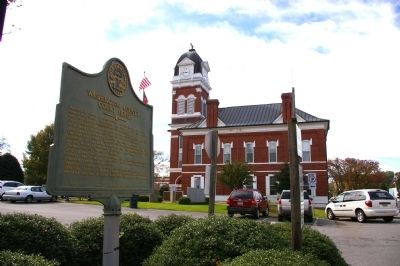 Washington County Courthouse Marker and the Courthouse image. Click for full size.