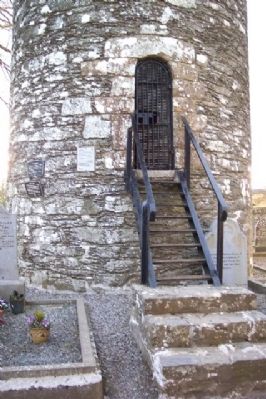 Round Tower and An Cloigtheach Markers image. Click for full size.