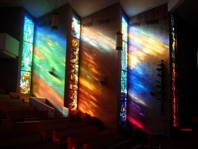 Inside the First Baptist Church Nashville Everlasting Light image. Click for full size.