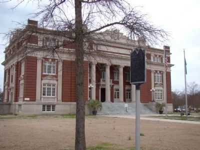 Marker and the Dillon County Courthouse image. Click for full size.