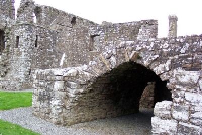 Bective Abbey Arch and Ruins image. Click for full size.