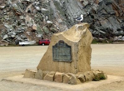 Morro Rock Marker and Monument (with Morro Rock in the background) image. Click for full size.