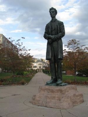 Abraham Lincoln Statue in Lytle Park image. Click for full size.