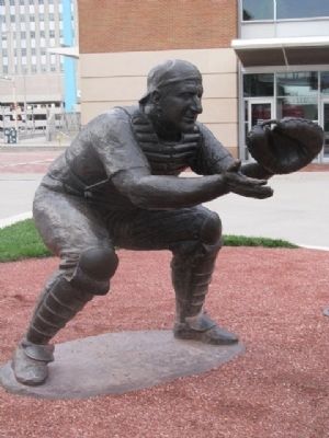 Ernie Lombardi Statue image. Click for full size.