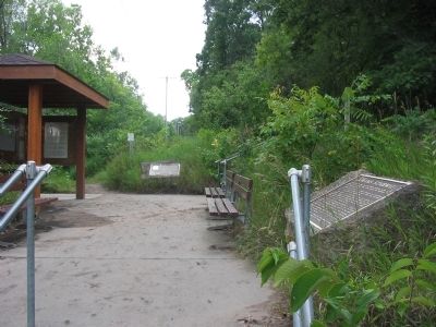 Mt. La Grange – Barn Bluff Marker <i>[background]</i> image. Click for full size.